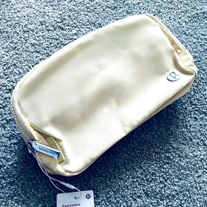 Lululemon everywhere belt 1L